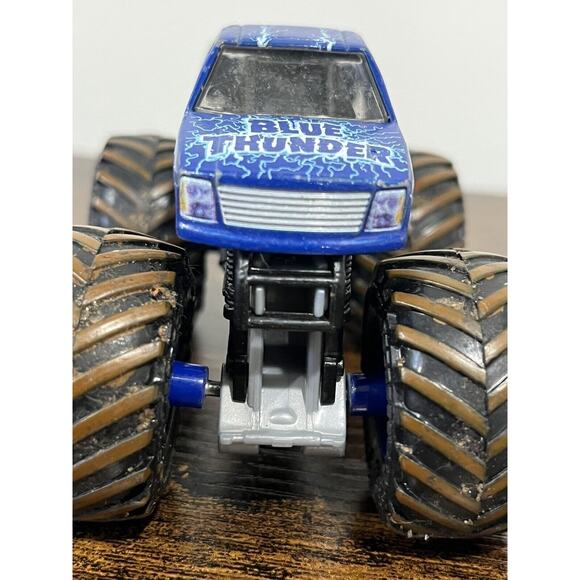 Monster Jam Blue Thunder Monster Truck 1:64 - Picture 3 of 8